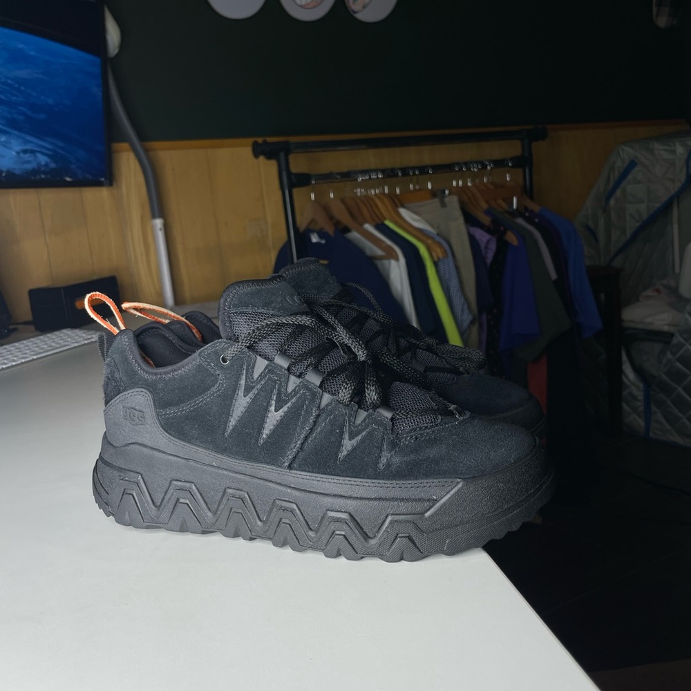 UGG CapTrail Low sneakers in black suede woman’s size 9.5